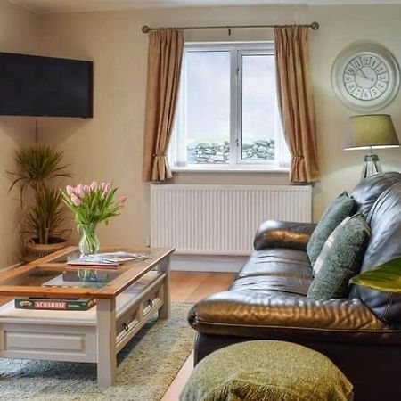 Cremlyn Lodge Бiuмарис Екстериор снимка