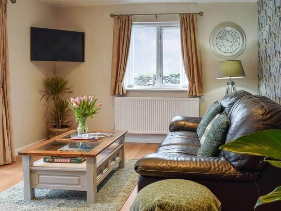 Cremlyn Lodge Бiuмарис Екстериор снимка